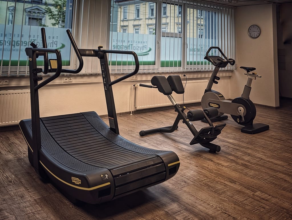 Unsere moderne Praxis 1 Praxis-Geräte für mehr Kraft, Ausdauer und Gleichgewicht